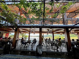 Nguyen Shack Retreat