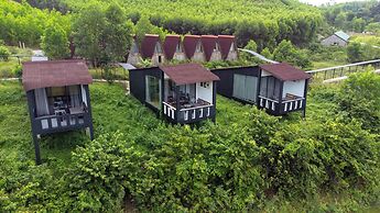 Nguyen Shack Retreat