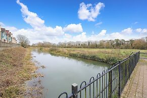 Stylish Flat With Sofa Bed in Malmesbury