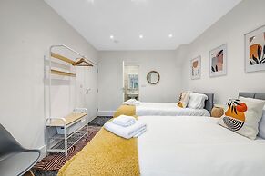 Spacious 4 Bedroom 4 Bath-free Parking Great Links