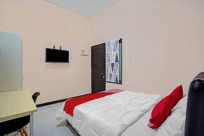 OYO Life 90649 Raja Residence Syariah