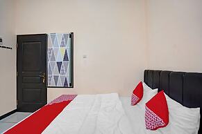 OYO Life 90649 Raja Residence Syariah