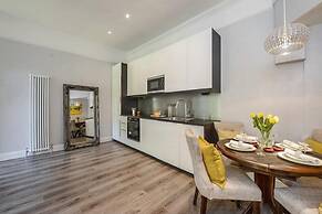 Spacious 2-bedroom Flat With 3 Beds in Ealing, W5