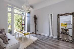 Spacious 2-bedroom Flat With 3 Beds in Ealing, W5