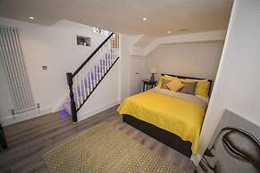 Spacious 2-bedroom Flat With 3 Beds in Ealing, W5