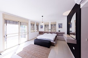 HaSharon Tranquil Villa by Sea N' Rent