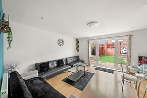 Charming 3 Bedroom House in Reading