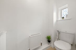 Charming 3 Bedroom House in Reading