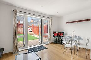 Charming 3 Bedroom House in Reading