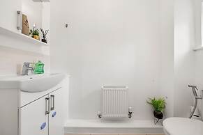 Charming 3 Bedroom House in Reading