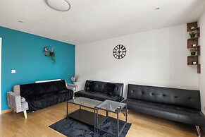 Charming 3 Bedroom House in Reading