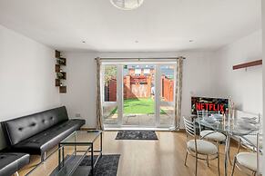 Charming 3 Bedroom House in Reading