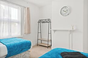 Reading Retreat Spacious 5 Bedroom House