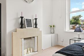 Reading Retreat Spacious 5 Bedroom House