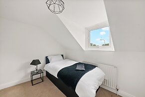 Reading Retreat Spacious 5 Bedroom House