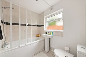 Reading Retreat Spacious 5 Bedroom House