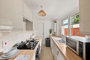 Reading Retreat Spacious 5 Bedroom House