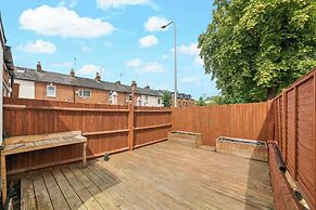 Reading Retreat Spacious 5 Bedroom House