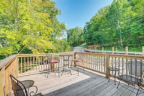 Waterfront Escape in Cub Run w/ Deck & Hot Tub!