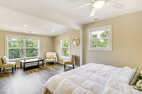 Waterfront Escape in Cub Run w/ Deck & Hot Tub!