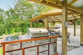 Waterfront Escape in Cub Run w/ Deck & Hot Tub!