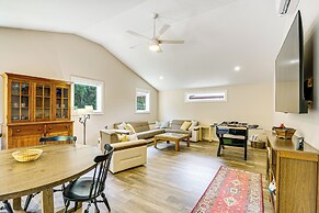 Waterfront Escape in Cub Run w/ Deck & Hot Tub!