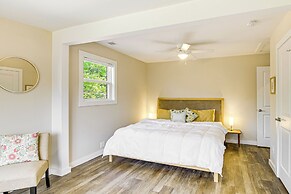 Waterfront Escape in Cub Run w/ Deck & Hot Tub!