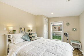 Waterfront Escape in Cub Run w/ Deck & Hot Tub!