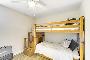 Waterfront Escape in Cub Run w/ Deck & Hot Tub!