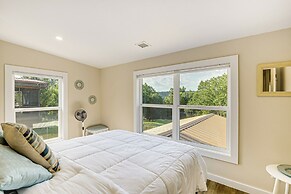 Waterfront Escape in Cub Run w/ Deck & Hot Tub!