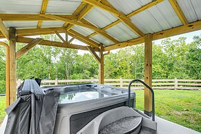 Waterfront Escape in Cub Run w/ Deck & Hot Tub!