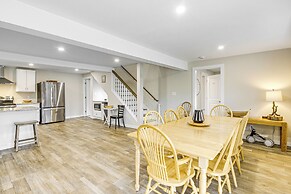 Waterfront Escape in Cub Run w/ Deck & Hot Tub!