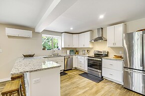 Waterfront Escape in Cub Run w/ Deck & Hot Tub!