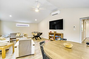 Waterfront Escape in Cub Run w/ Deck & Hot Tub!