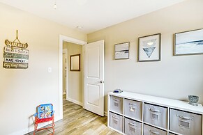 Waterfront Escape in Cub Run w/ Deck & Hot Tub!