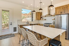 Gorgeous Kanab Home: Canyon Views & Pool Access!
