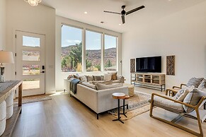 Gorgeous Kanab Home: Canyon Views & Pool Access!