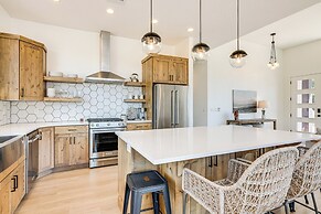 Gorgeous Kanab Home: Canyon Views & Pool Access!