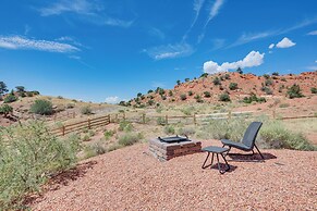 Gorgeous Kanab Home: Canyon Views & Pool Access!
