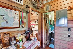 Ferrum Rustic Cabin in the Valley w/ Fire Pit