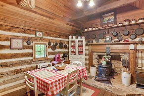 Ferrum Rustic Cabin in the Valley w/ Fire Pit