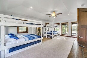 Lakefront Holcombe Getaway: Hot Tub, 2 Docks!