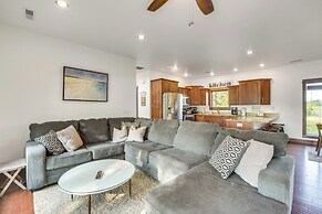 Lakefront Holcombe Getaway: Hot Tub, 2 Docks!