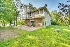 Lakefront Holcombe Getaway: Hot Tub, 2 Docks!