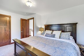 Lakefront Holcombe Getaway: Hot Tub, 2 Docks!