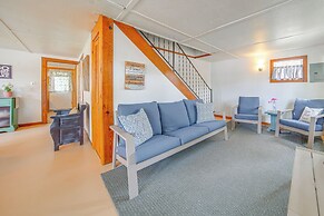 Steps to Lake + Public Boat Ramp: Edinboro Cottage