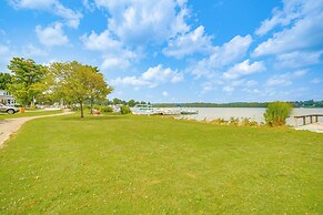 Steps to Lake + Public Boat Ramp: Edinboro Cottage