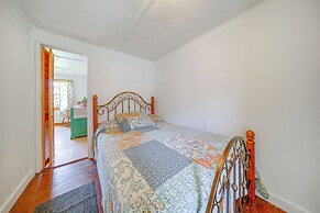 Steps to Lake + Public Boat Ramp: Edinboro Cottage