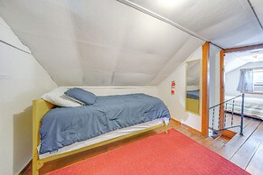 Steps to Lake + Public Boat Ramp: Edinboro Cottage