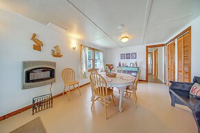 Steps to Lake + Public Boat Ramp: Edinboro Cottage